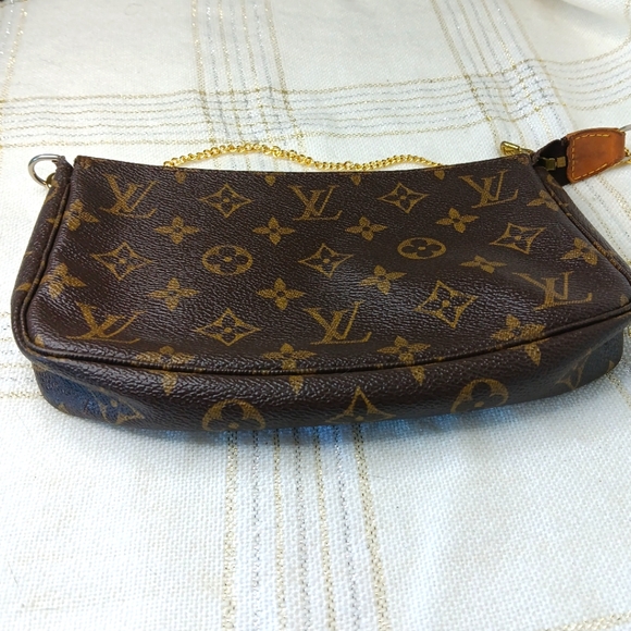Louis Vuitton Vintage Pochette Accessoires handbag with Chain - Picture 13 of 15